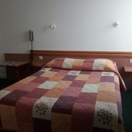 Hotel De La Gare คลีซ์ซง ภายนอก รูปภาพ